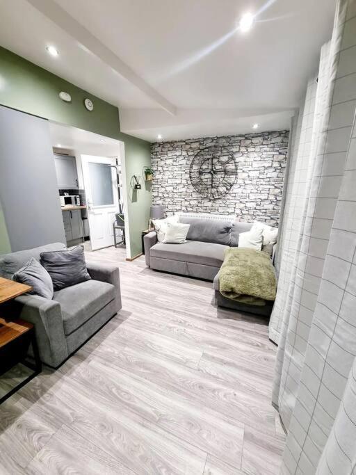 Cosy Hideaway Lodge In Glan Gwna Caeathro 外观 照片