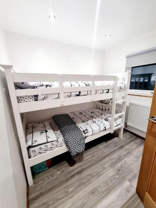 Cosy Hideaway Lodge In Glan Gwna Caeathro 外观 照片
