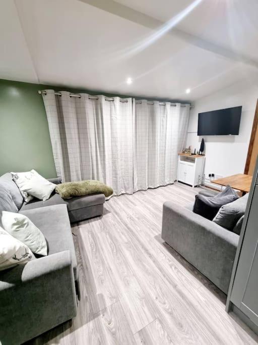 Cosy Hideaway Lodge In Glan Gwna Caeathro 外观 照片