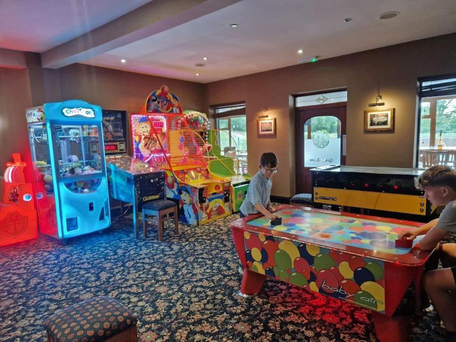 Cosy Hideaway Lodge In Glan Gwna Caeathro 外观 照片